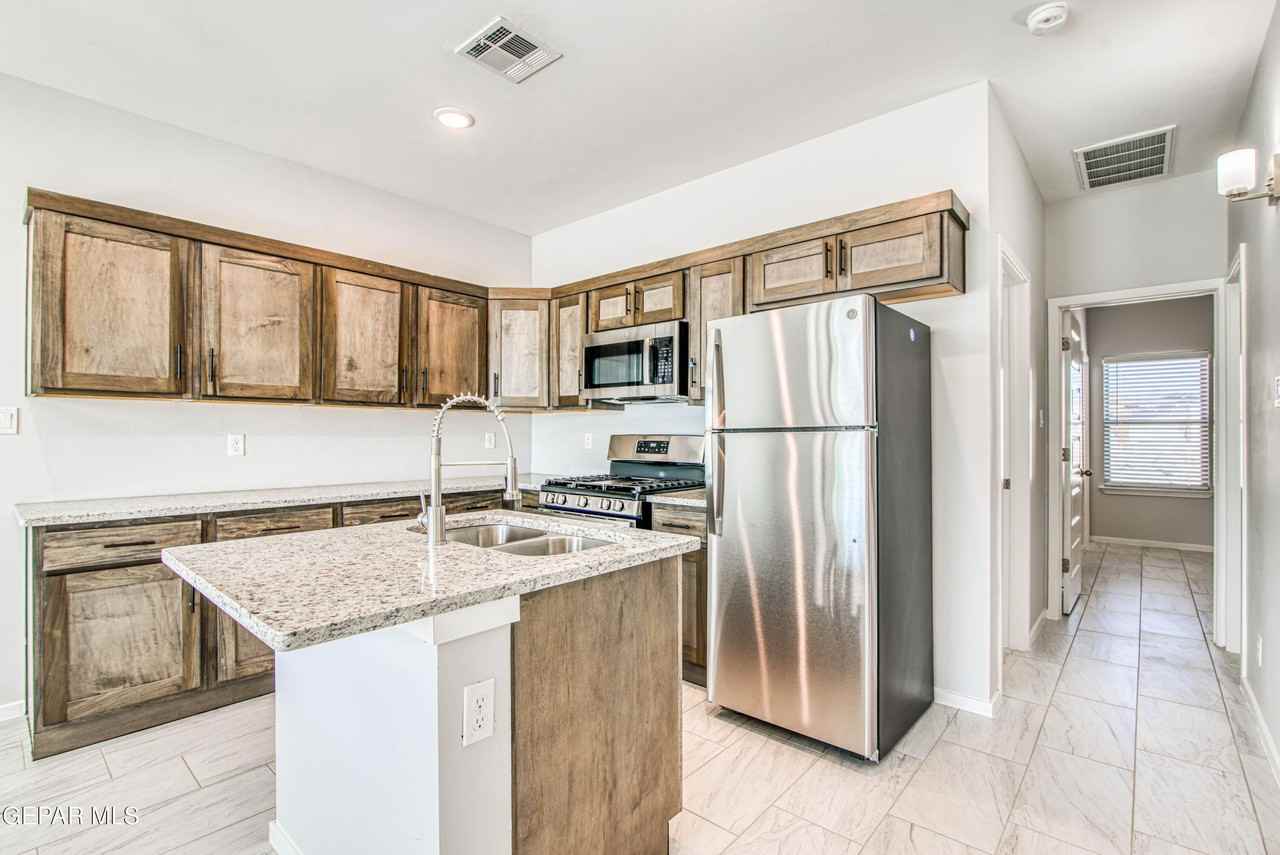 12879 Bret Harte Dr - Photo 7 of 32