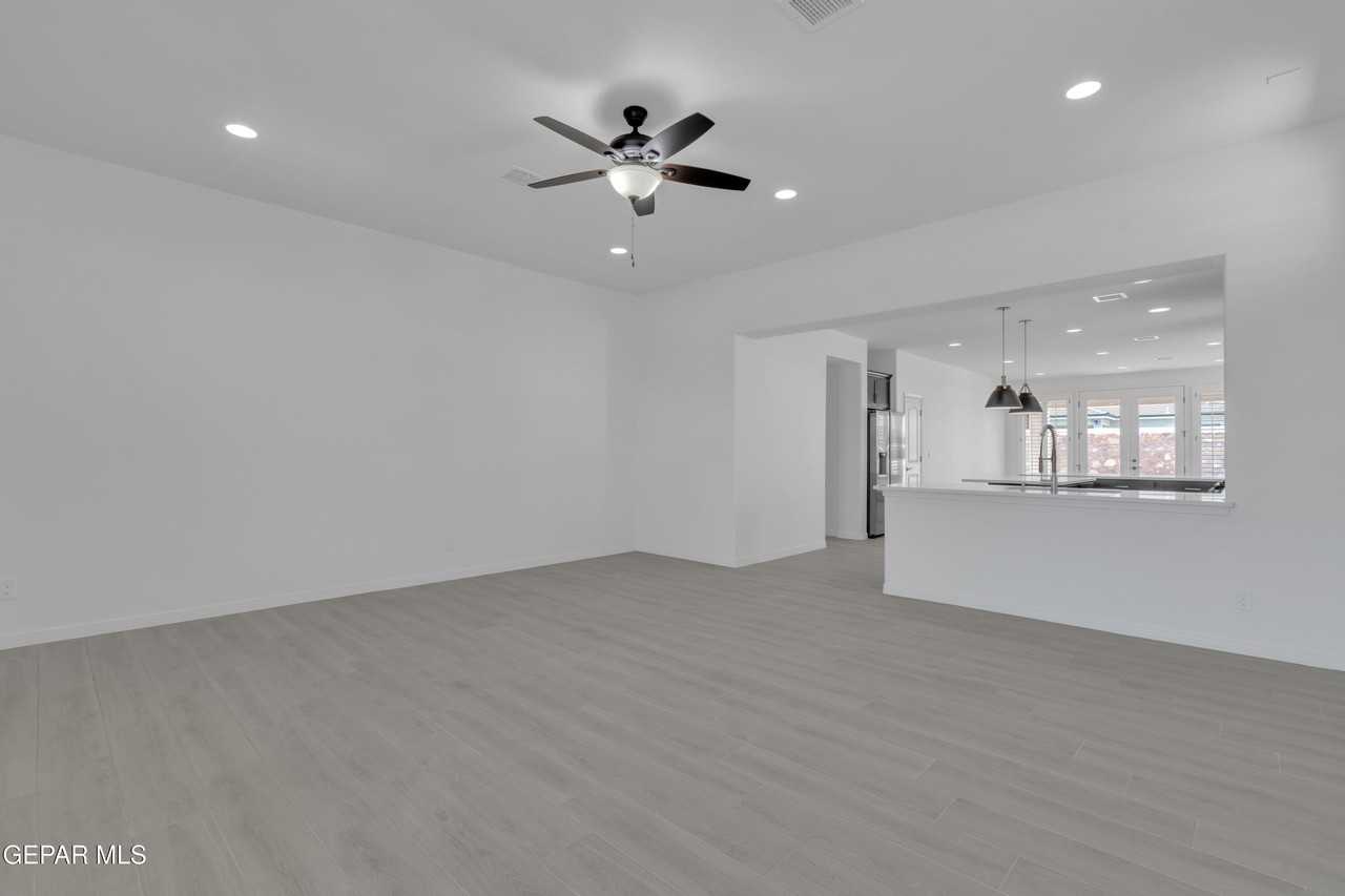 14936 Hill Ridge Ct - Photo 7 of 45