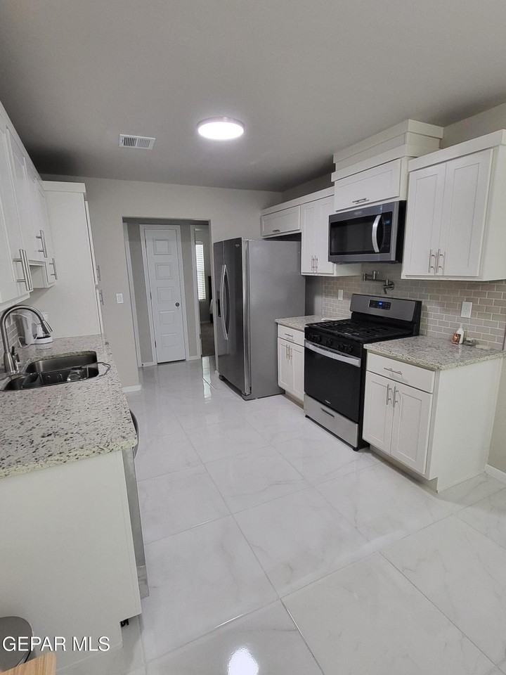 13865 Lorenz Ave - Photo 7 of 18