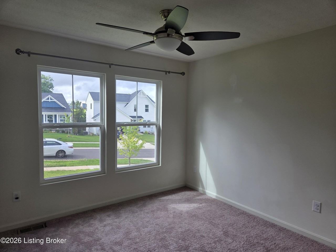 108 Strawberry Field Dr - Photo 4 of 39