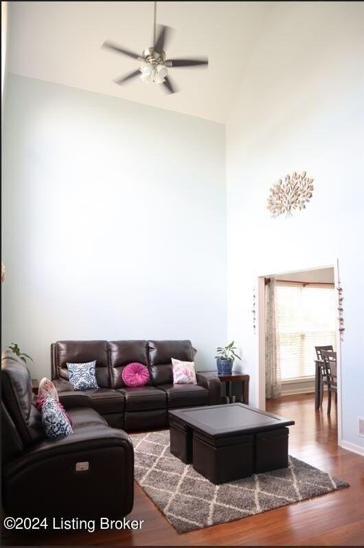 10129 Spring Gate Dr - Photo 3 of 27