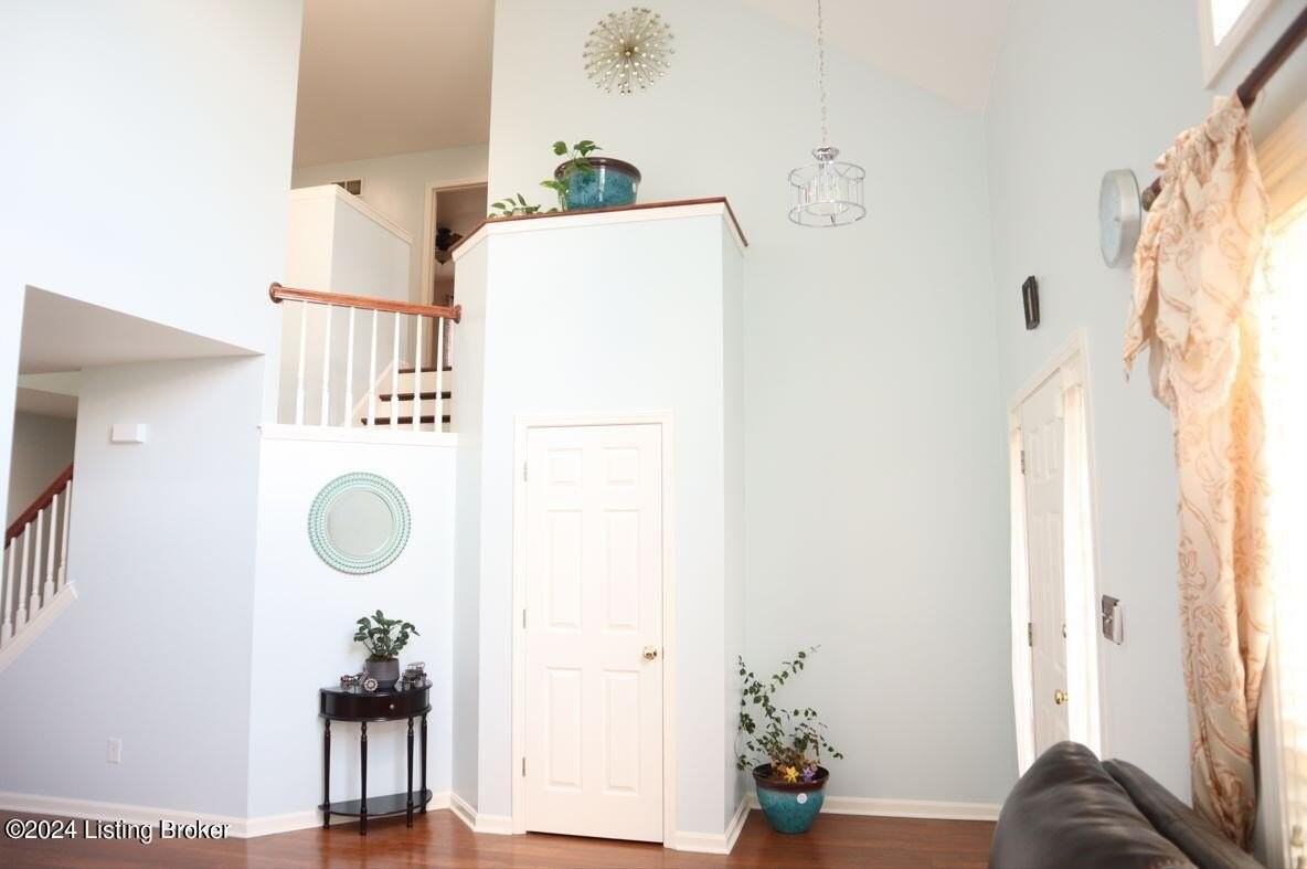 10129 Spring Gate Dr - Photo 4 of 27