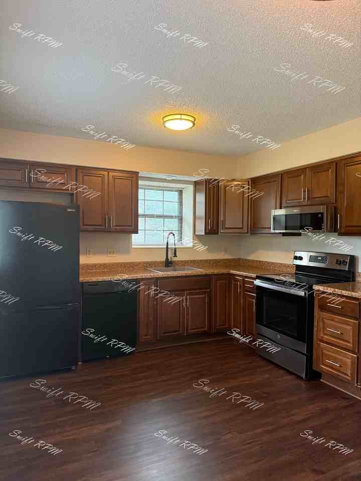 6702 W 150th St #1 - Photo 4 of 18