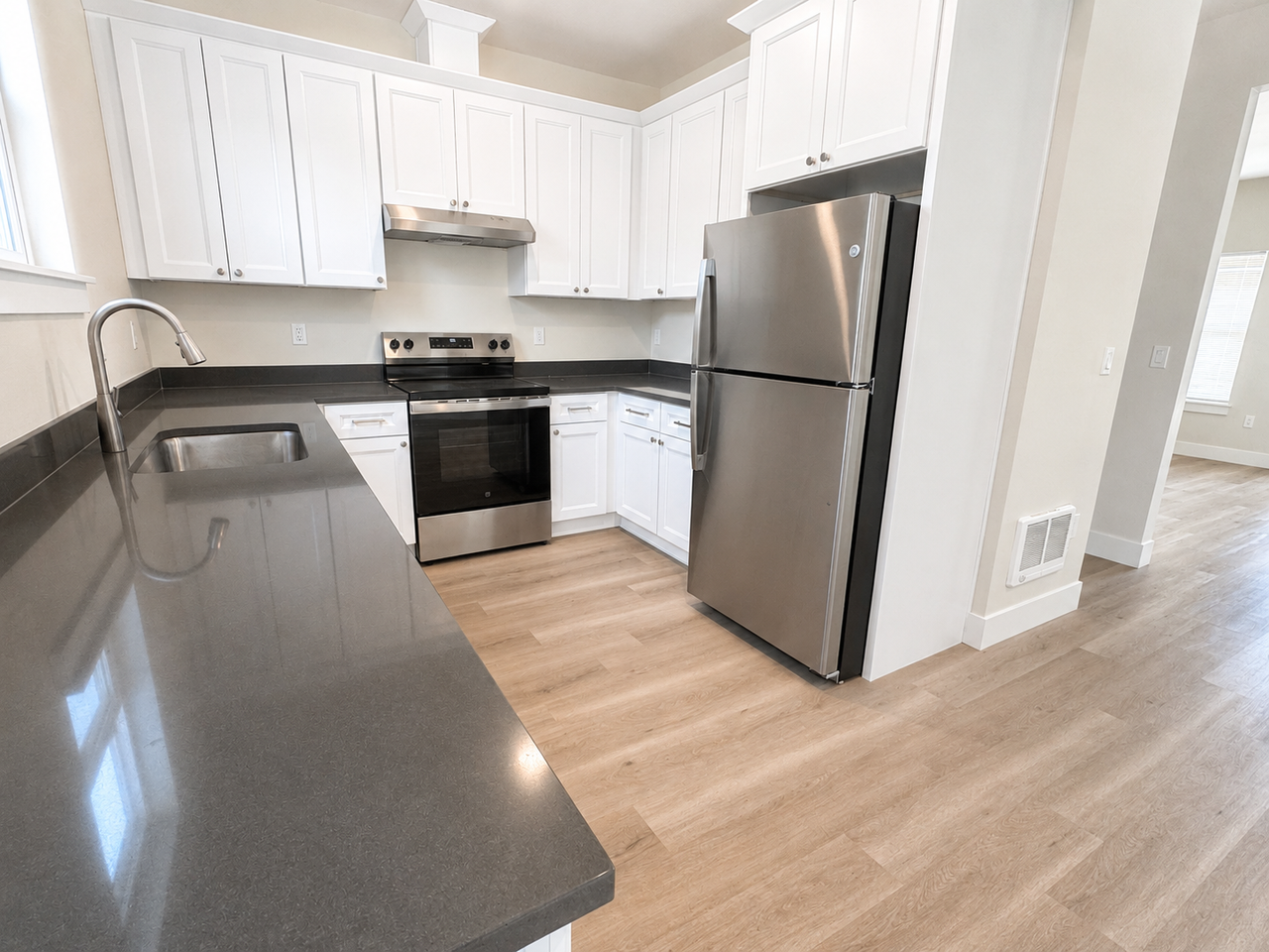 18838 Se Mildred St #18838 - Photo 2 of 23