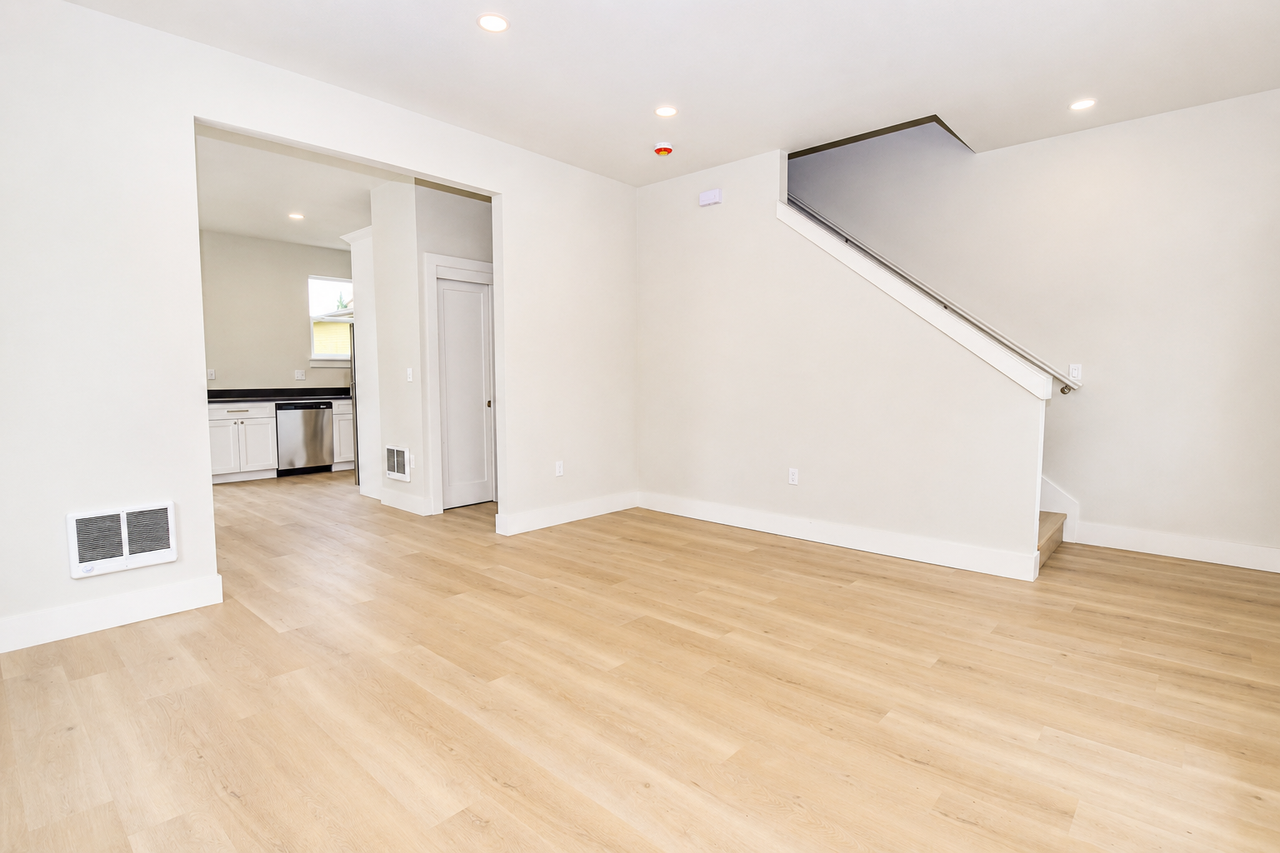 18838 Se Mildred St #18838 - Photo 3 of 23