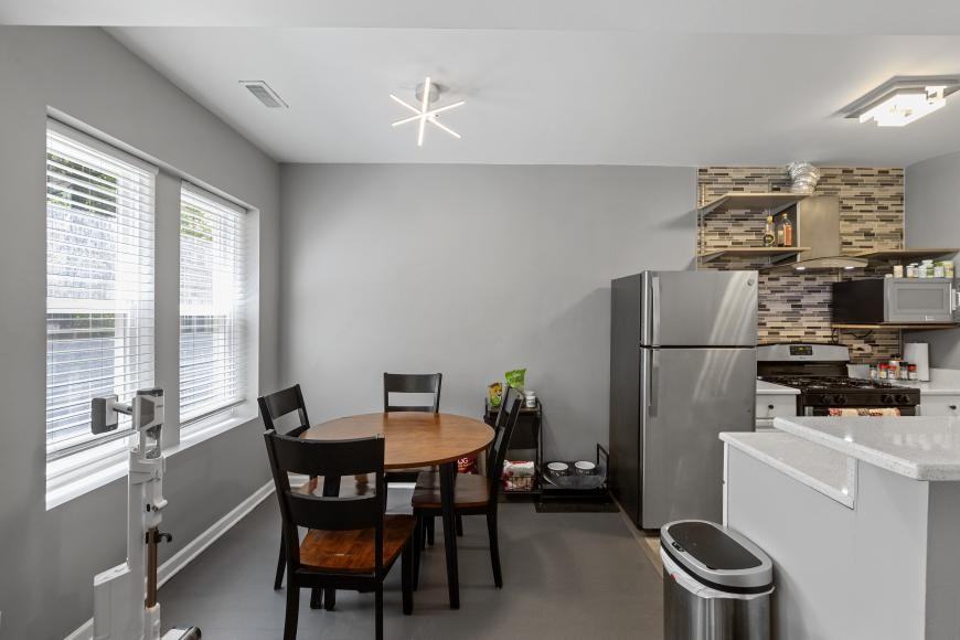 4423 N Lawndale Ave - Photo 5 of 10