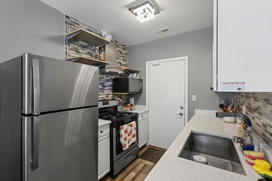 4423 N Lawndale Ave - Photo 7 of 10