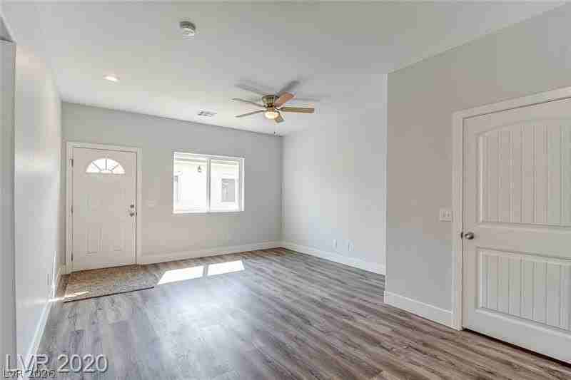 1420 Ogallala St #1 - Photo 4 of 15