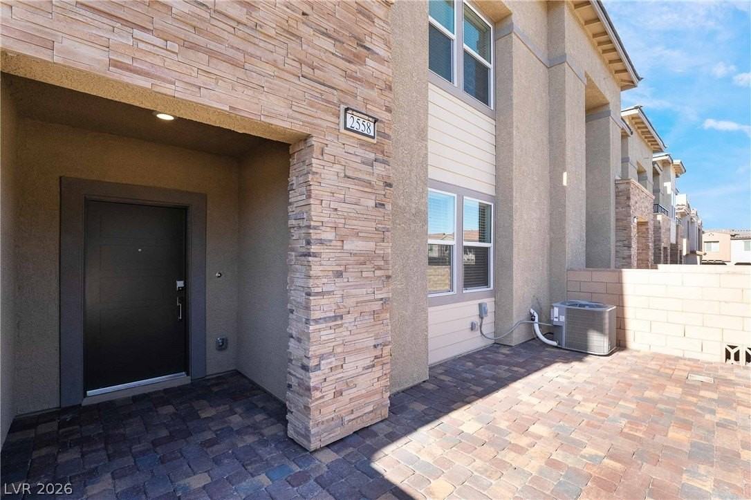 2558 Venetia Pointe St - Photo 2 of 23