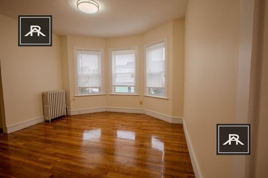 112 Murdock St - Photo 3 of 10
