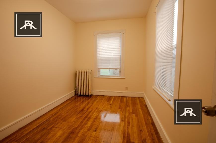 112 Murdock St - Photo 4 of 10