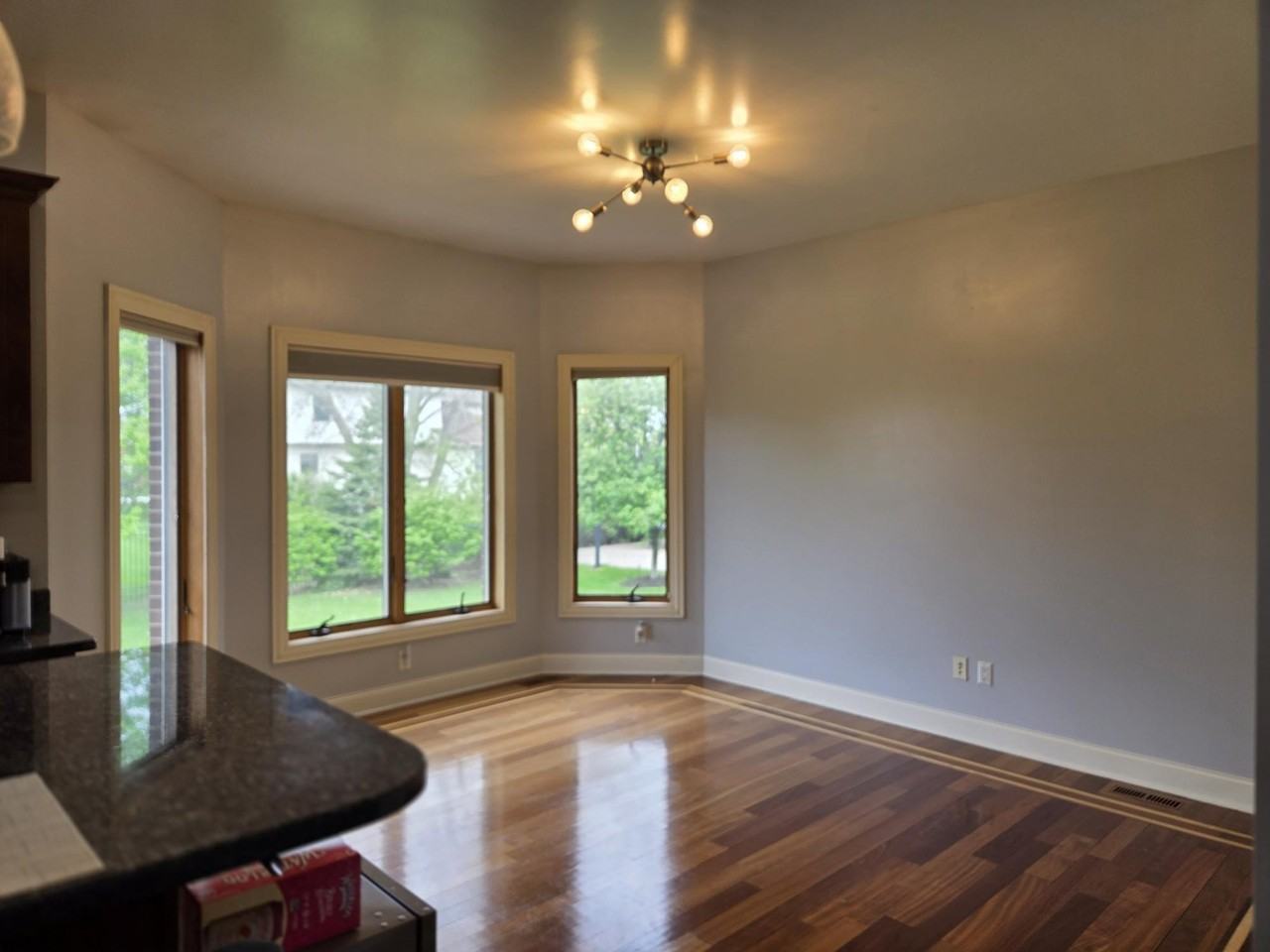 10260 Windsor Pl - Photo 4 of 21