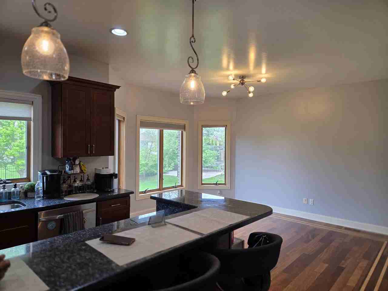 10260 Windsor Pl - Photo 6 of 21