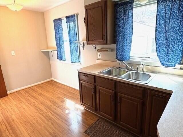 907 Bruce St - Photo 4 of 15