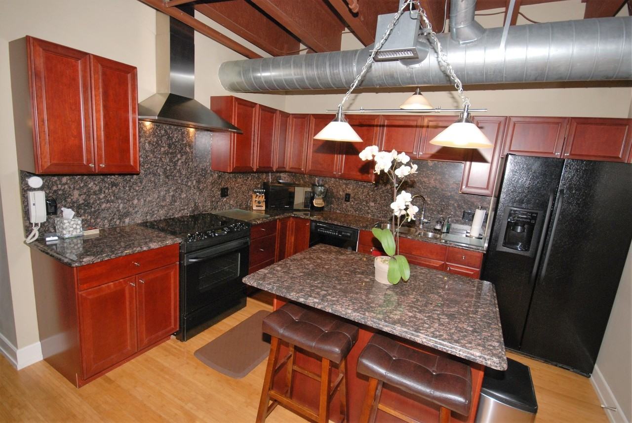 1103 N Main St - Photo 3 of 17