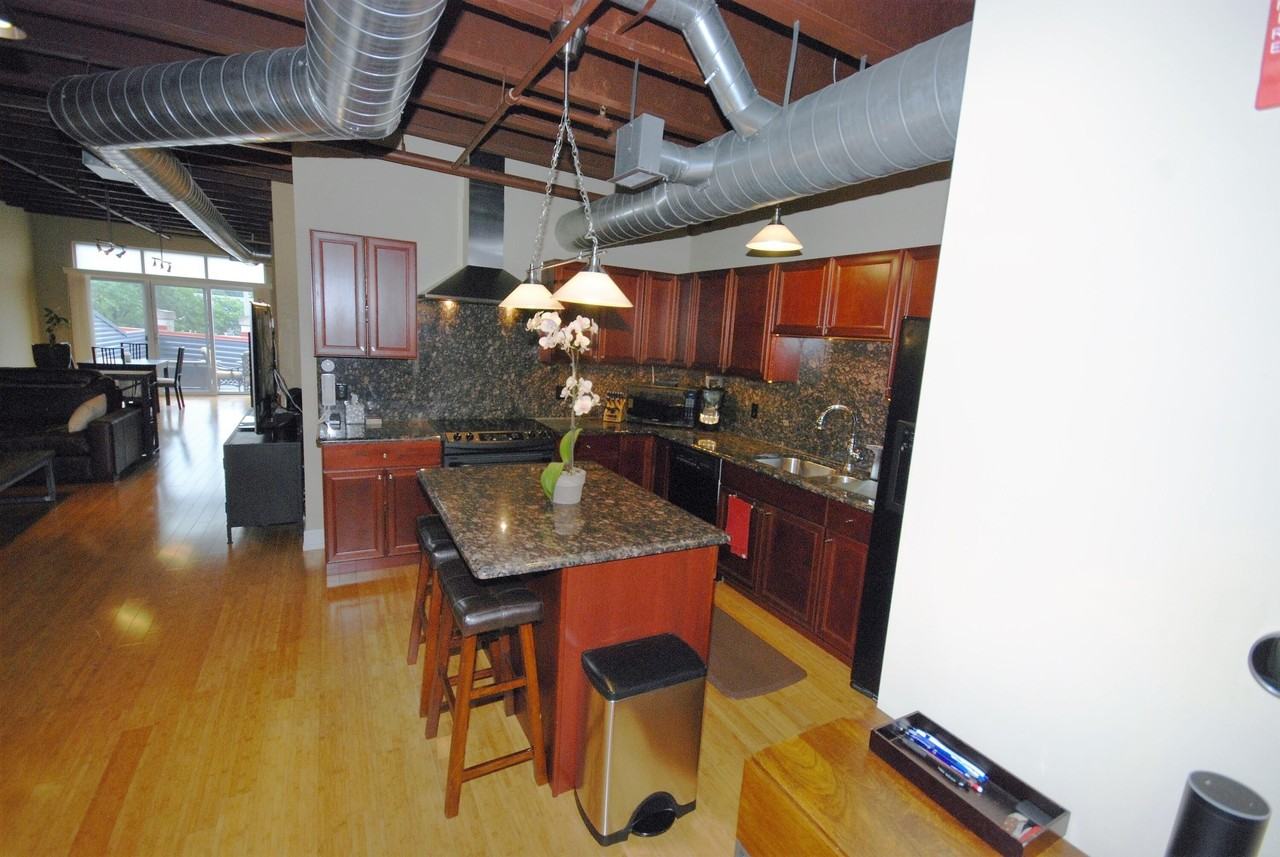 1103 N Main St - Photo 4 of 17