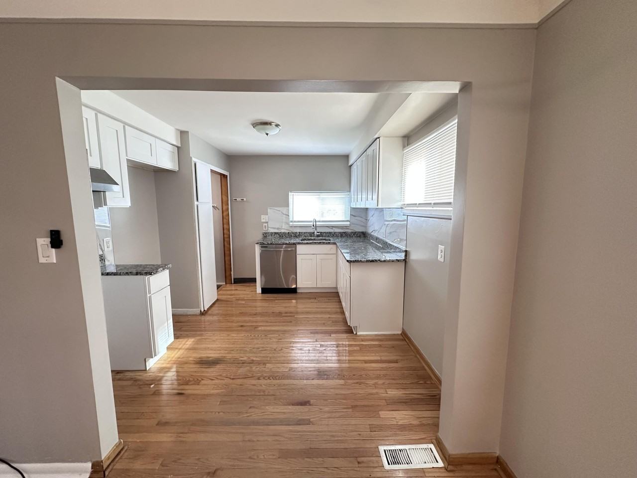 1610 Progress Ave - Photo 4 of 23