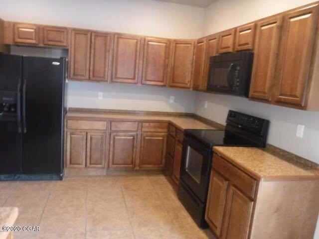 5054 Raintree Cir #B - Photo 2 of 10