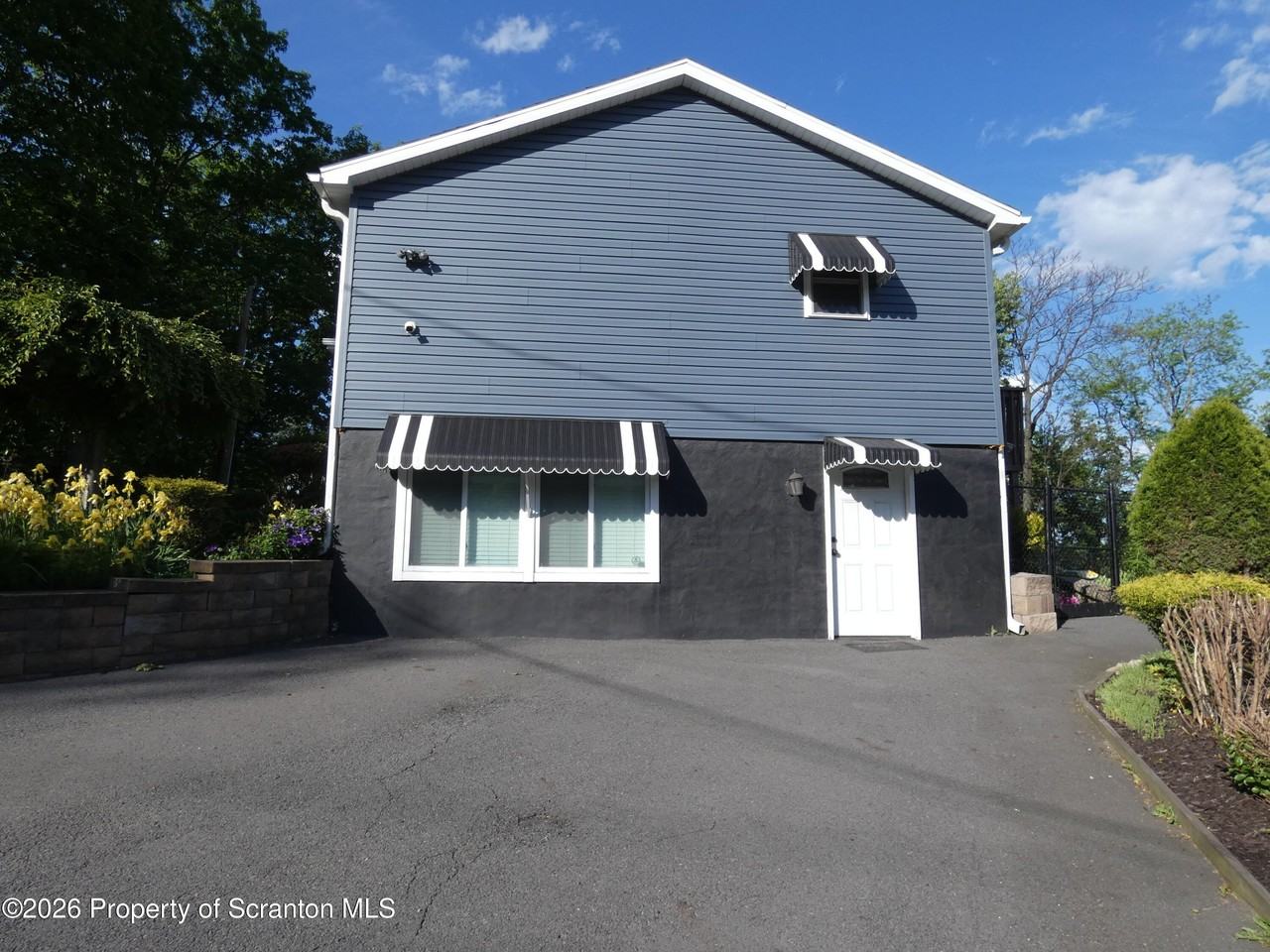 607 3rd Ave - Photo 3 of 46