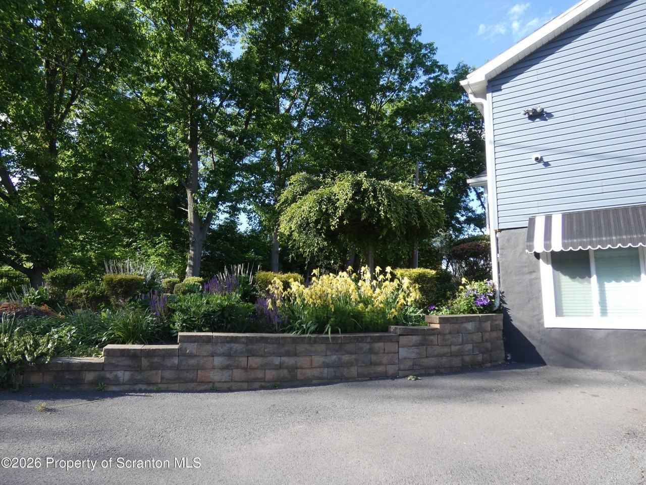 607 3rd Ave - Photo 4 of 46