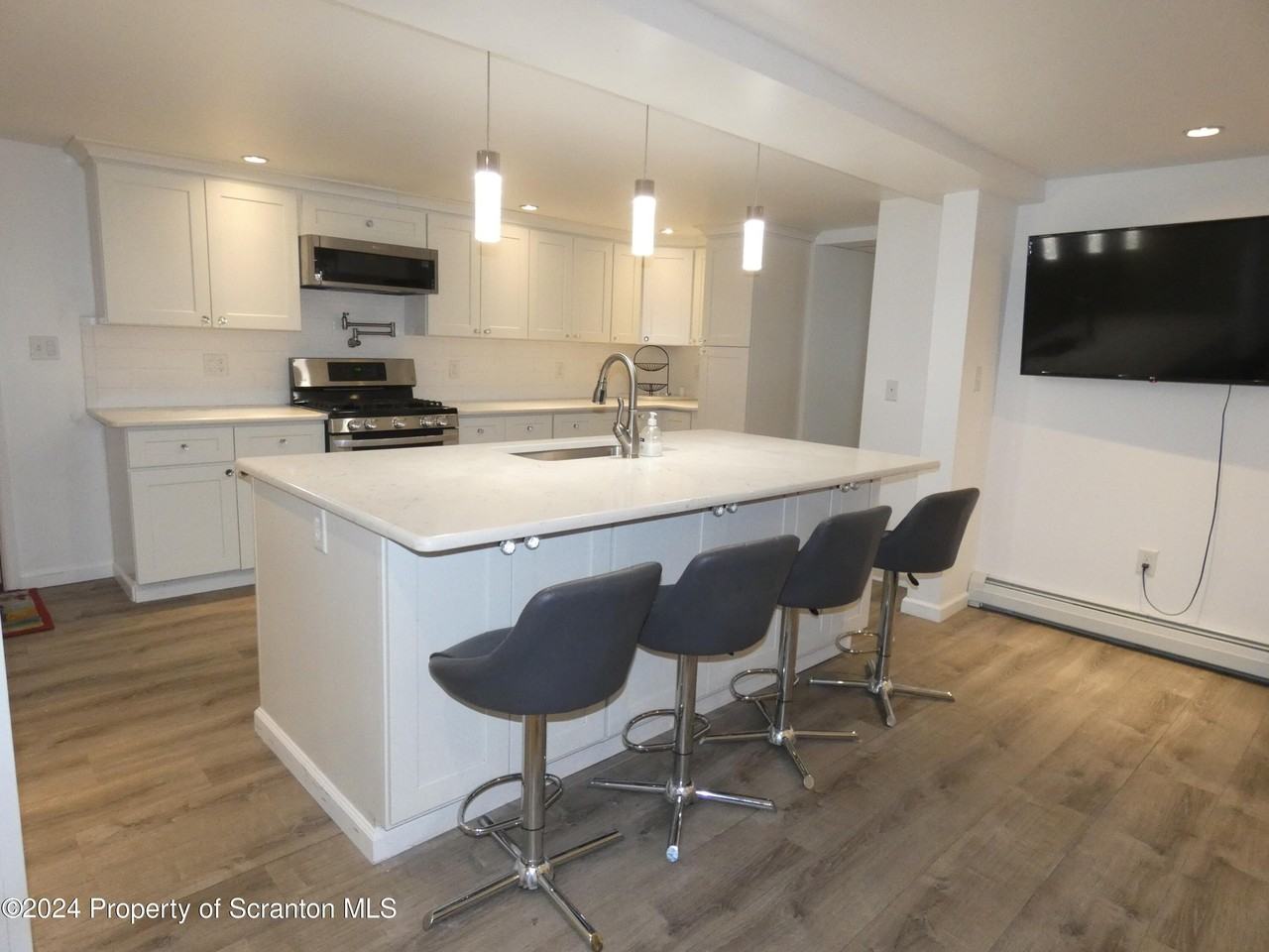 607 3rd Ave - Photo 5 of 46