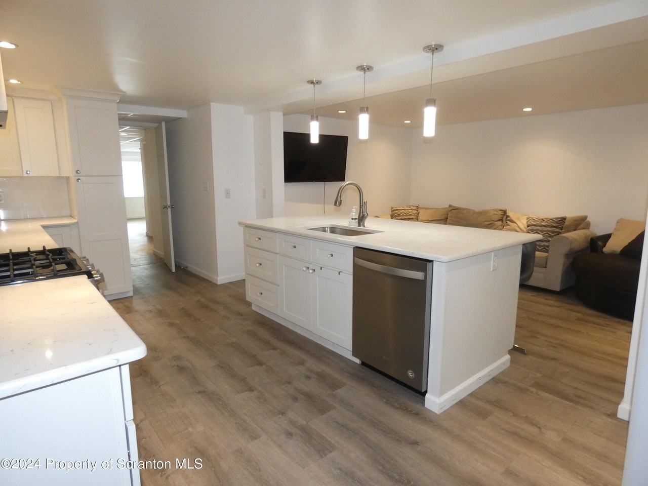 607 3rd Ave - Photo 7 of 46