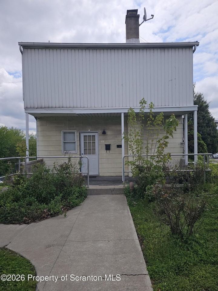 106 N Main St
