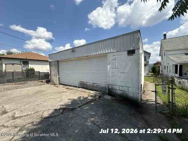 1429 N Main Ave - Photo 2 of 9