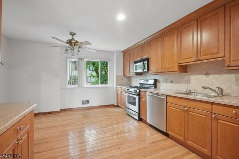 38 Park St #25H - Photo 3 of 23