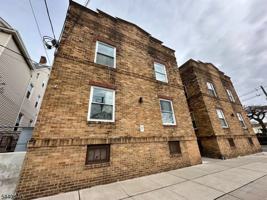 featured image of 201 Marshall St #6
