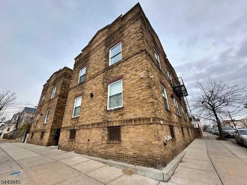 201 Marshall St #6 - Photo 2 of 15