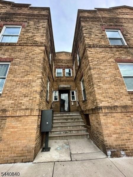 201 Marshall St #6 - Photo 3 of 15