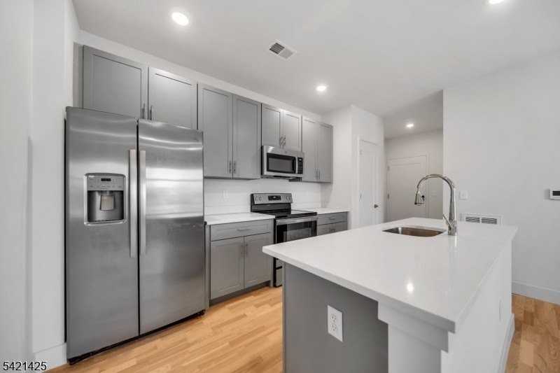 1037 Amboy Ave #304 - Photo 3 of 5