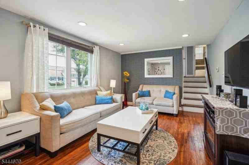 27 Edgewood Ave - Photo 3 of 14
