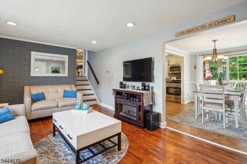 27 Edgewood Ave - Photo 4 of 14