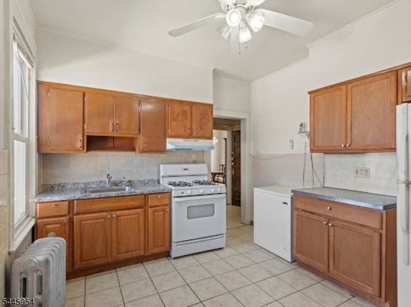 31 Temple Pl - Photo 2 of 10