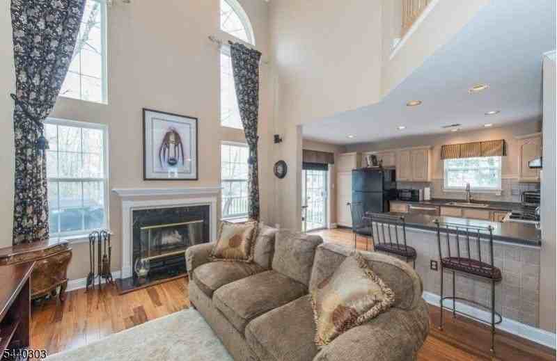 84 Constitution Way - Photo 5 of 18