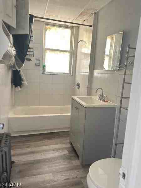 520 E 24th St - Photo 4 of 8