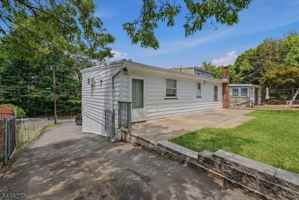 featured image of 137 New St #2