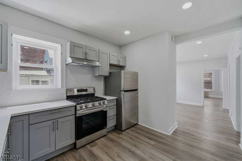 489 E 22nd St #1 - Photo 5 of 18