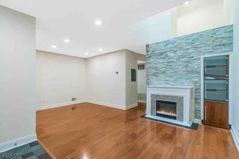 3 Tory Ct - Photo 7 of 28