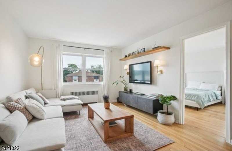 5961 Brighton Ave #8