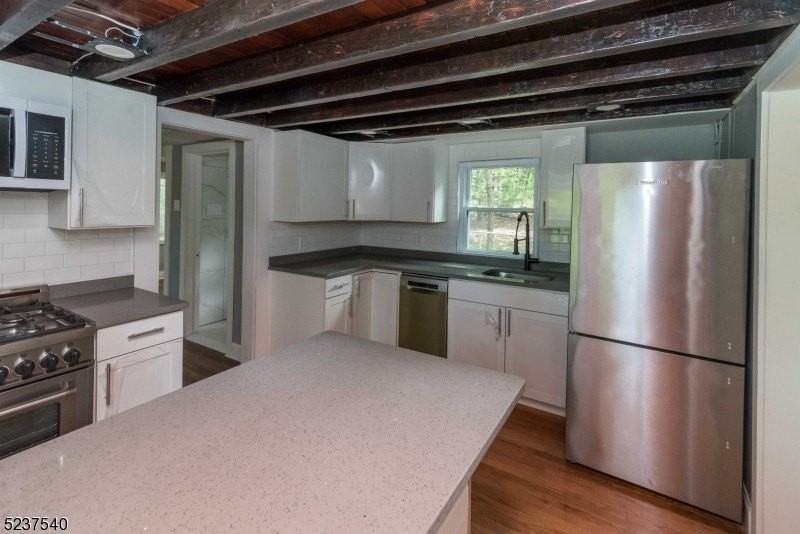 496 Manchester Ave - Photo 6 of 24