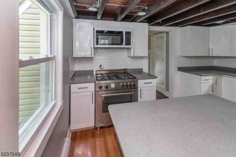 496 Manchester Ave - Photo 7 of 24