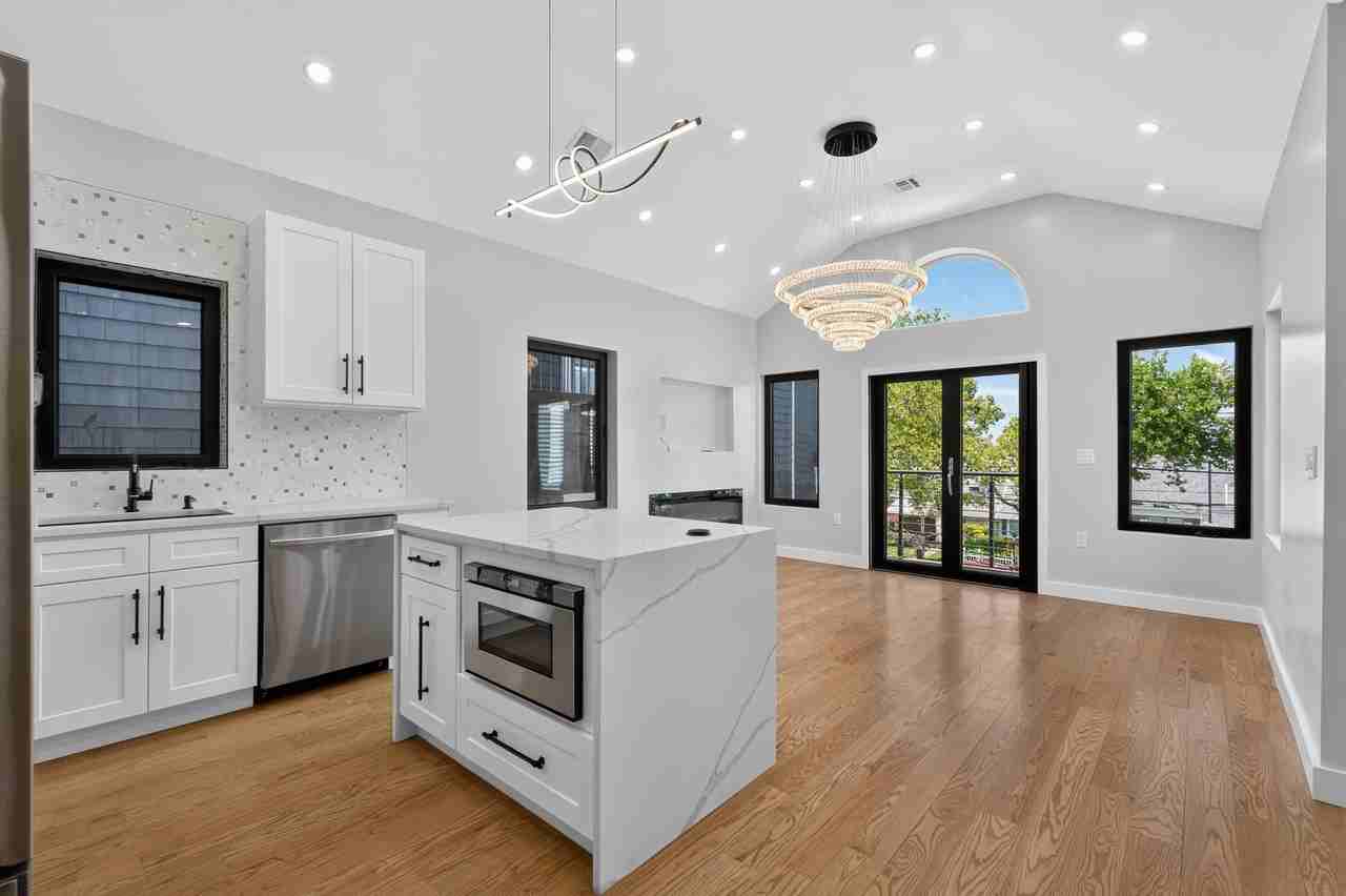 482 Kennedy Blvd #2 - Photo 4 of 25