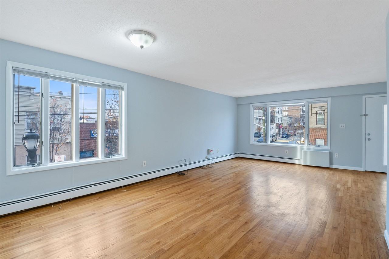 431 7th St #1 - Photo 2 of 11