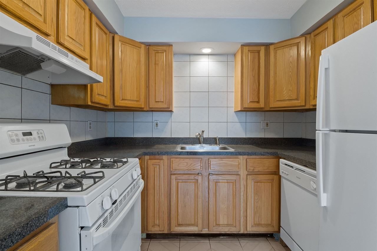431 7th St #1 - Photo 4 of 11