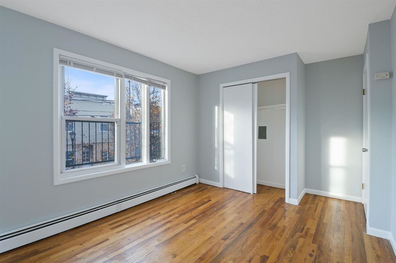 431 7th St #1 - Photo 6 of 11