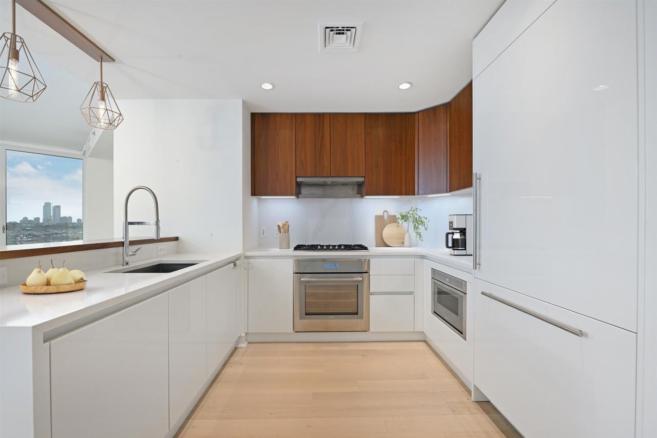 1000 Maxwell Ln #11J - Photo 4 of 18