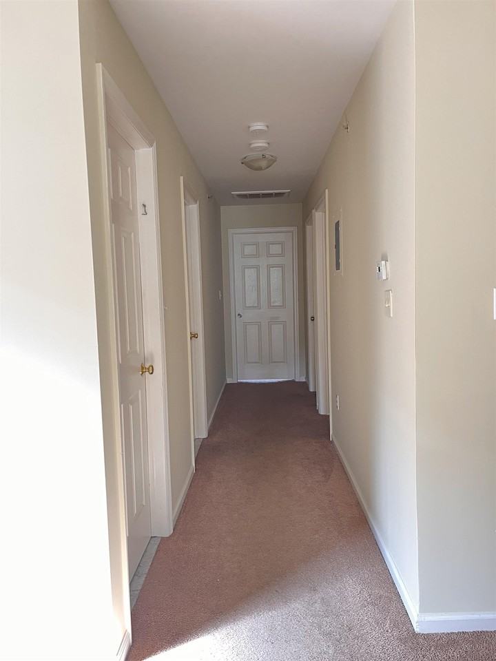 19 Halleck St - Photo 4 of 8